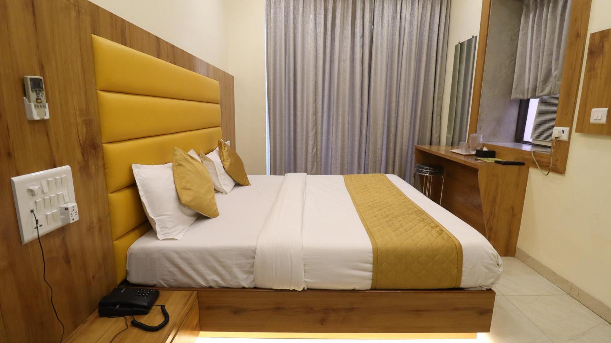 Hotel National - Grant Road มุมไบ ภายนอก รูปภาพ