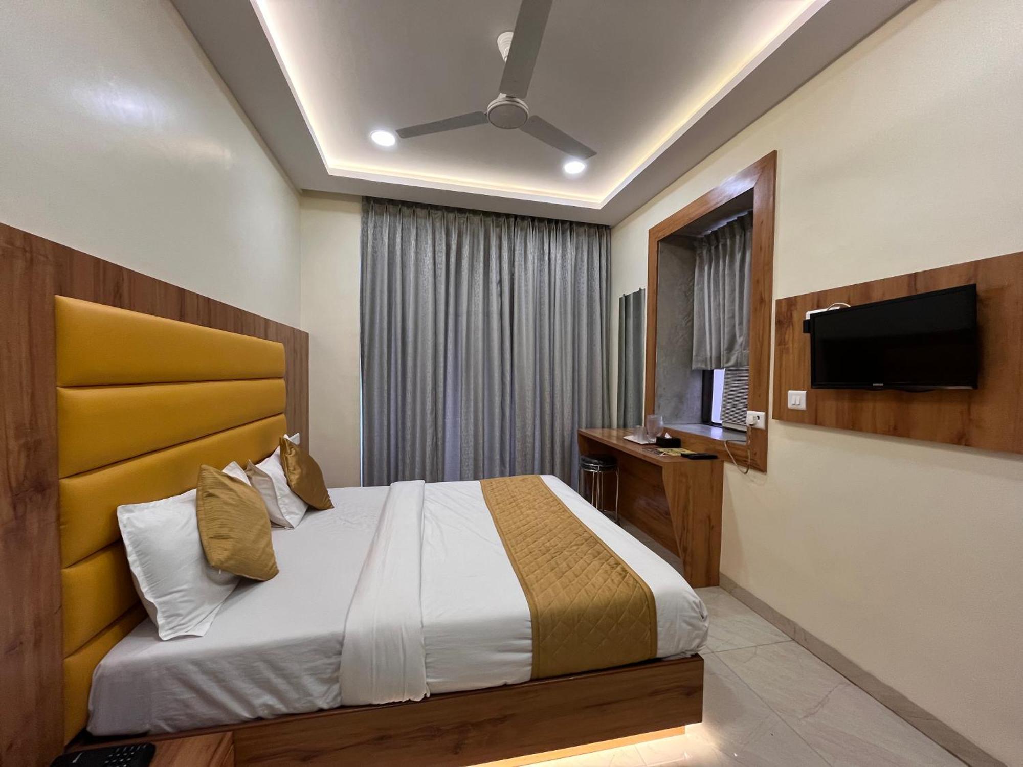 Hotel National - Grant Road มุมไบ ภายนอก รูปภาพ