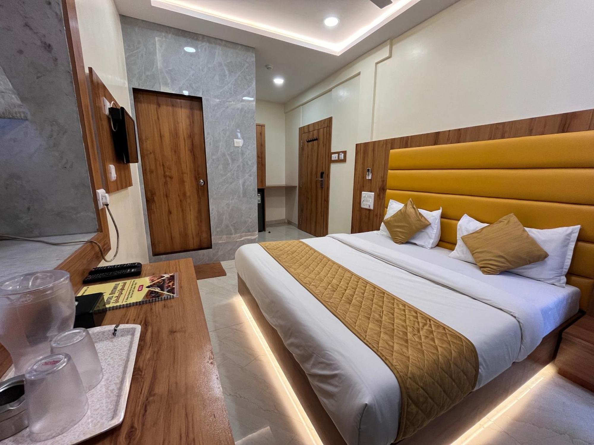 Hotel National - Grant Road มุมไบ ภายนอก รูปภาพ