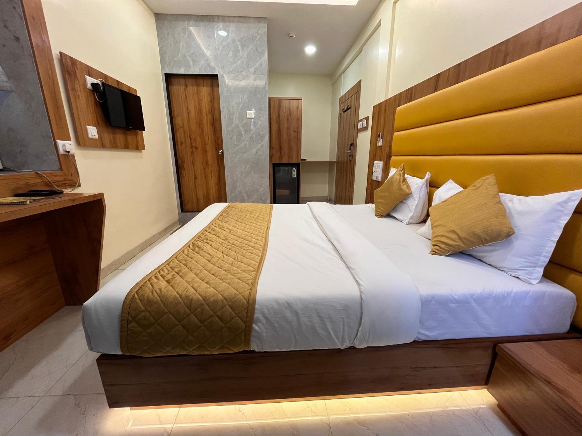 Hotel National - Grant Road มุมไบ ภายนอก รูปภาพ