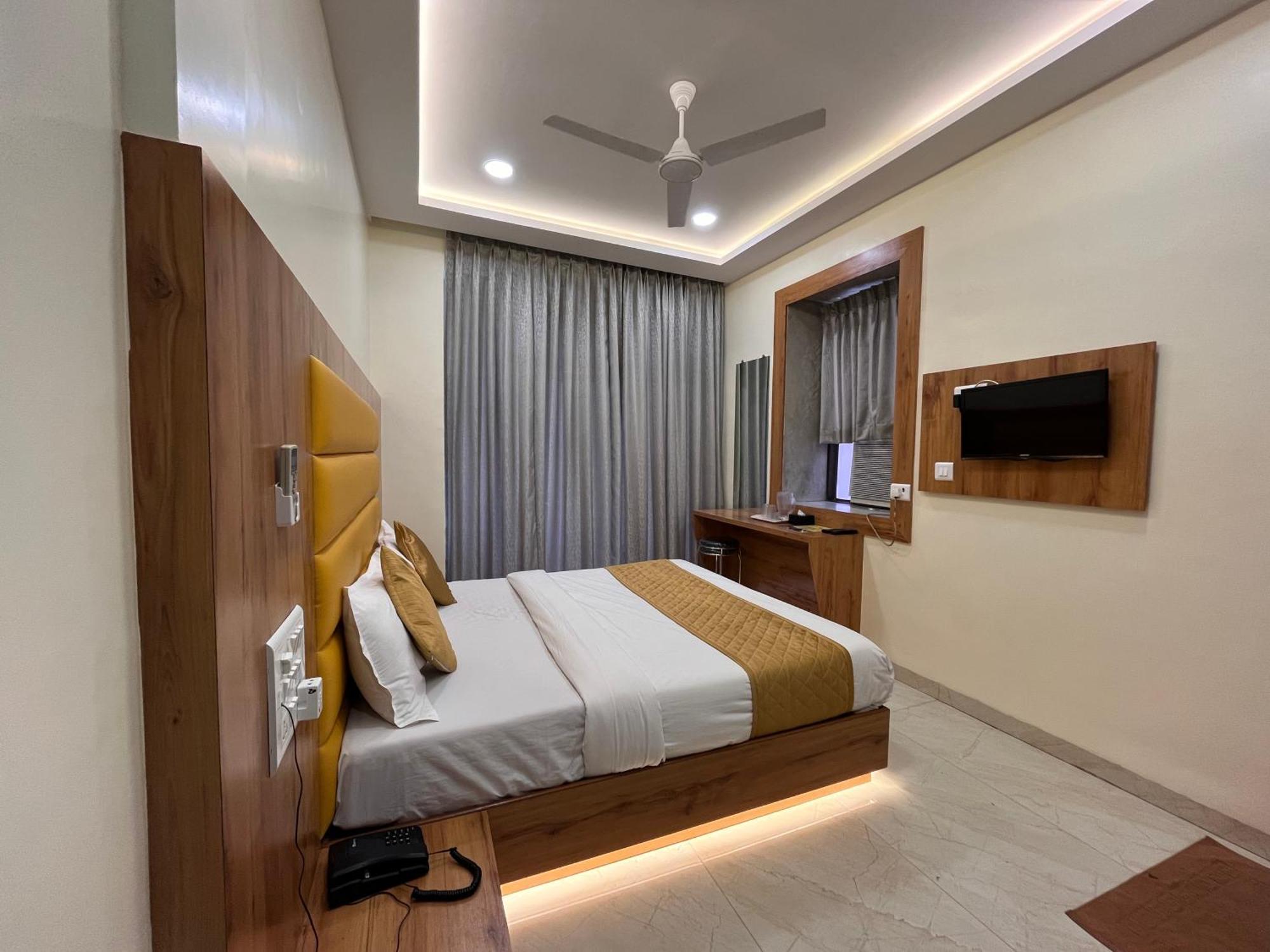 Hotel National - Grant Road มุมไบ ภายนอก รูปภาพ